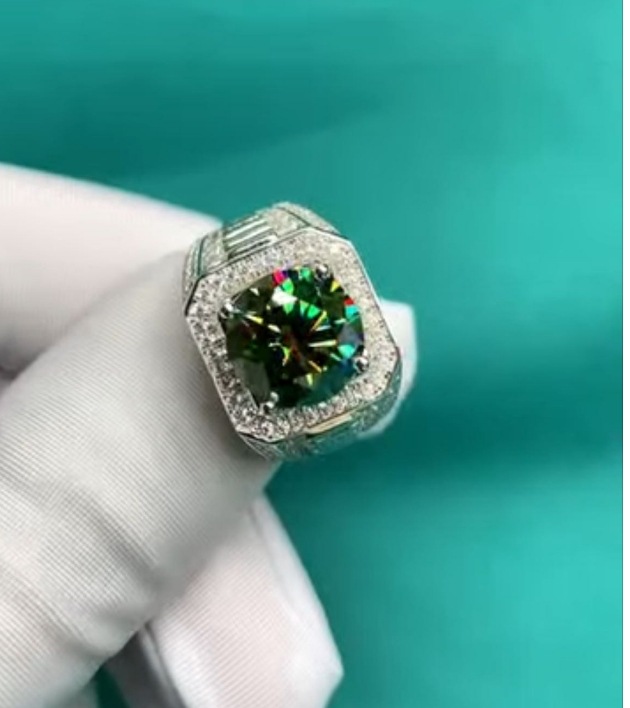 Anillo de hombre rojo Europa y los Estados Unidos nuevo 925 plata esterlina perforación de simulación de aire rociado arena moissanita gran anillo de hombre fábrica directa