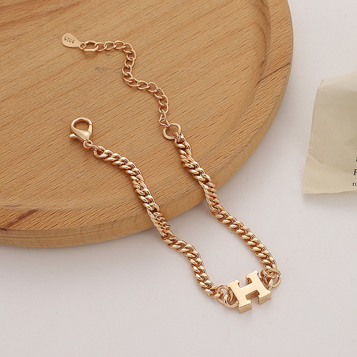 Sleek European and American Letter Bracelet, Instagram-Worthy, Minimalist Style, Niche Design, Bestselling Chain Jewelry for Women – Japanese & Korean Influences