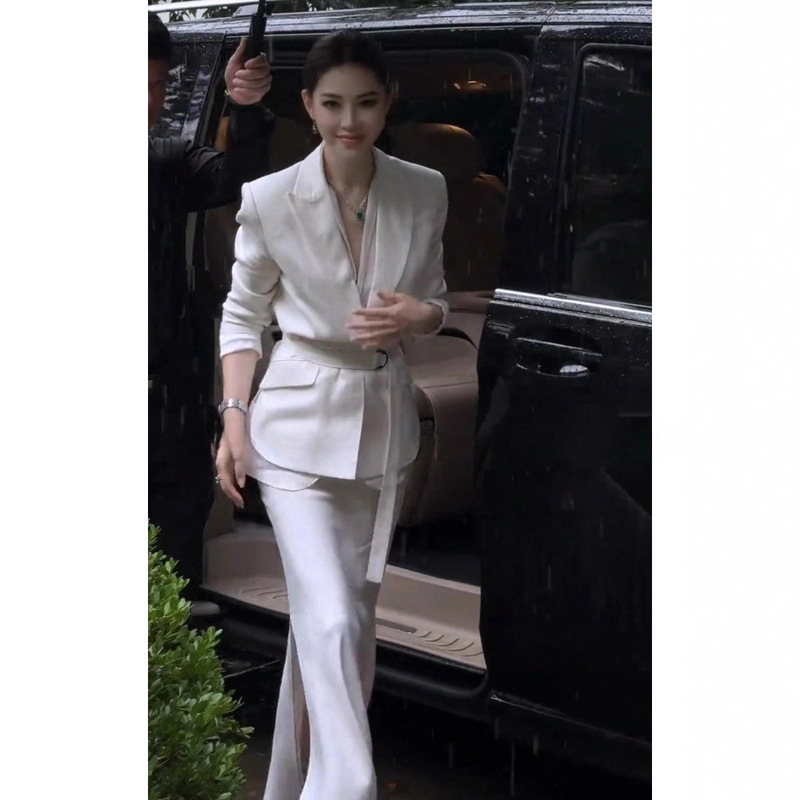 2026 Autumn New Style: Elegant and Sophisticated White Blazer and Skirt Set for Important Occasions