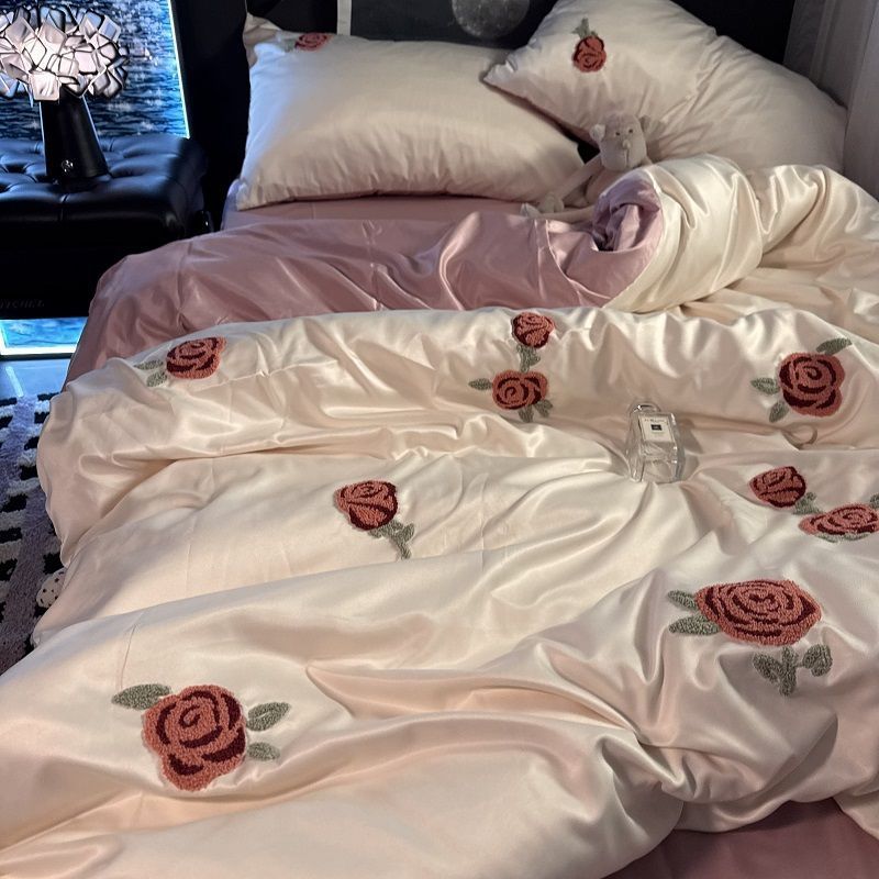 Funda nórdica de seda helada con bordado de rosas de lujo_voghion.com