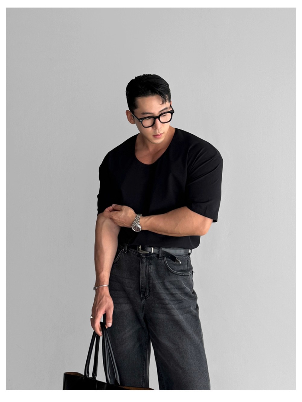 Silky Stretch Men's U-Neck T-Shirt - Lightweight Breathable Short Sleeve Top For Summer Comfort & Active Wear_viptrois.com