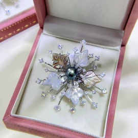 天然珍珠耳饰;天然珍珠胸饰;天然珍珠项饰