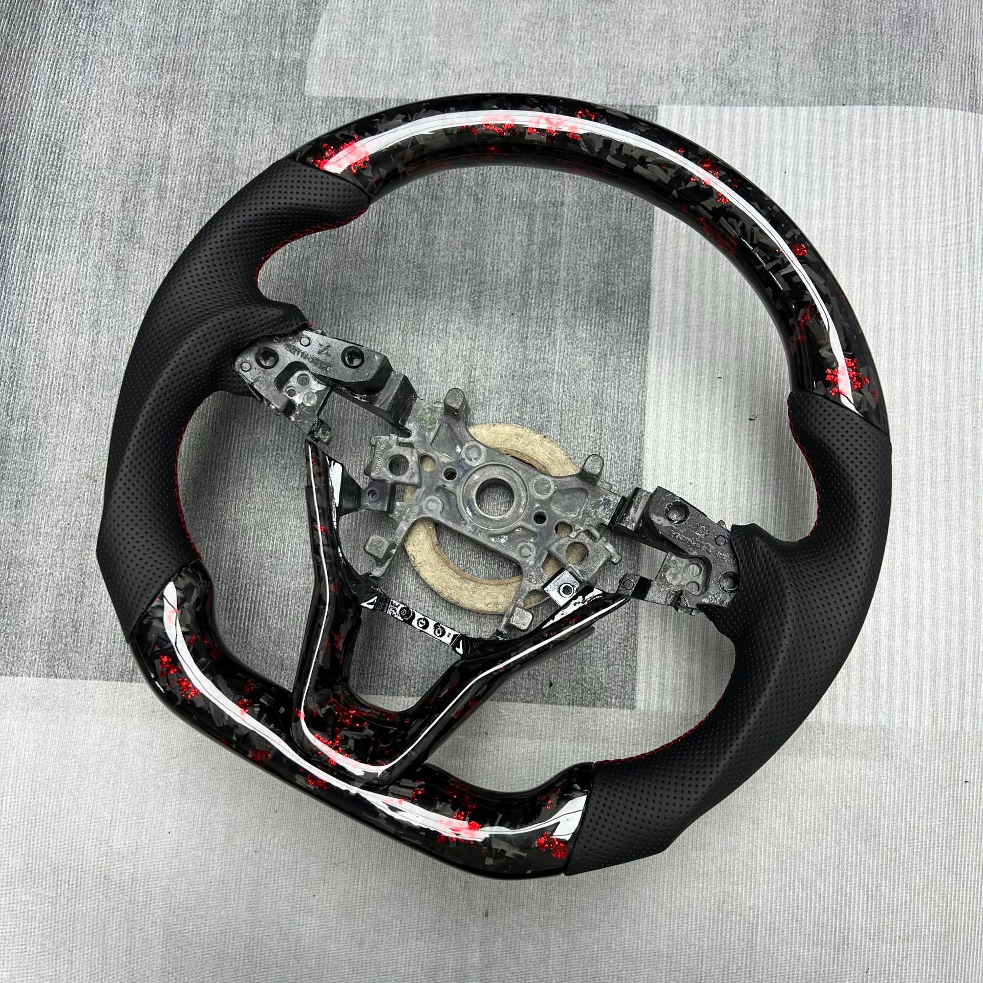 Manufacturer's Hot-Selling Custom Car Steering Wheel Suitable for Honda 10Th Generation Accord Carbon Fiber Steering Wheel Modification and Processing