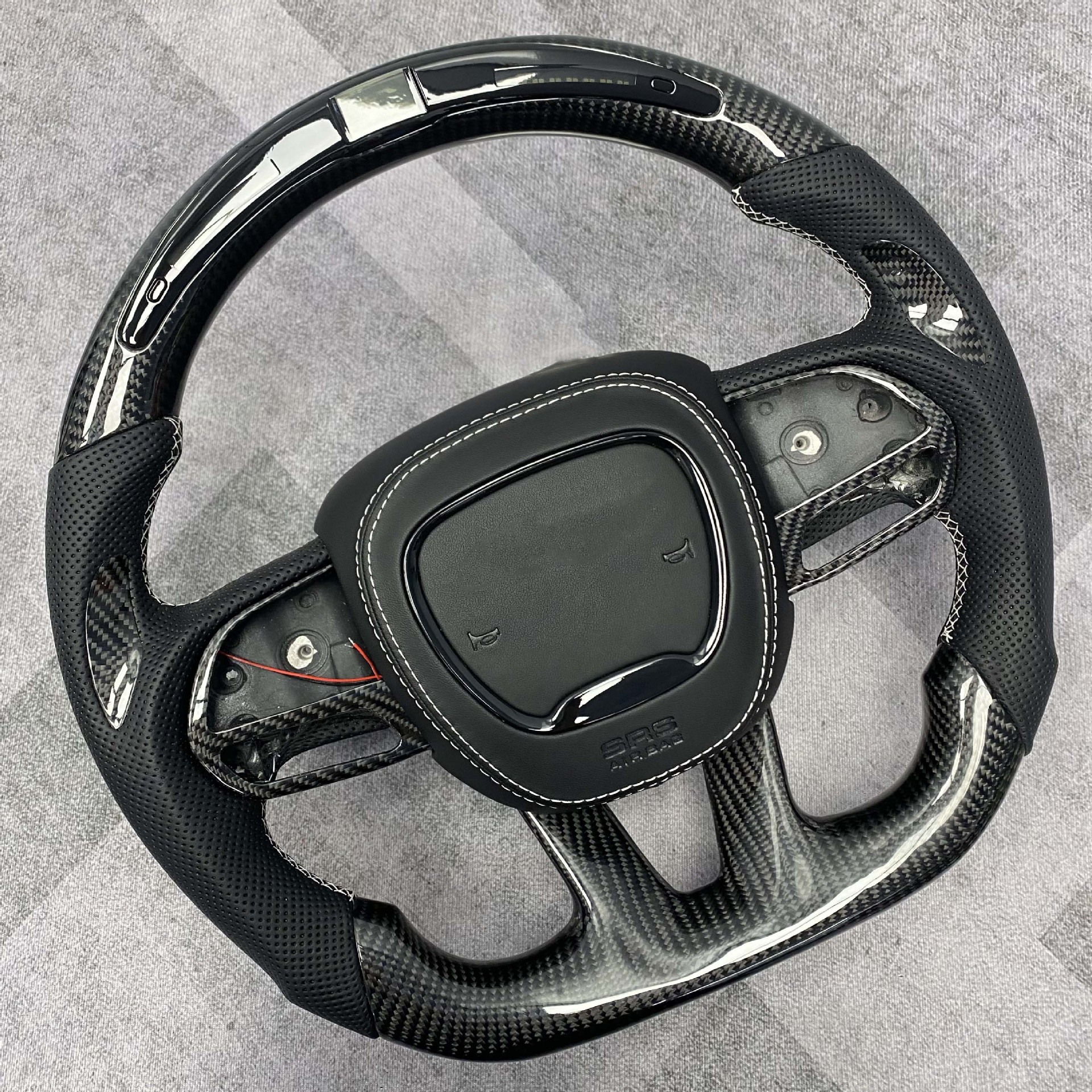 Customized Carbon Fiber Steering Wheel Suitable for Dodge Challenger Srt Dodge Hellcat Charger Modified with Led Lights