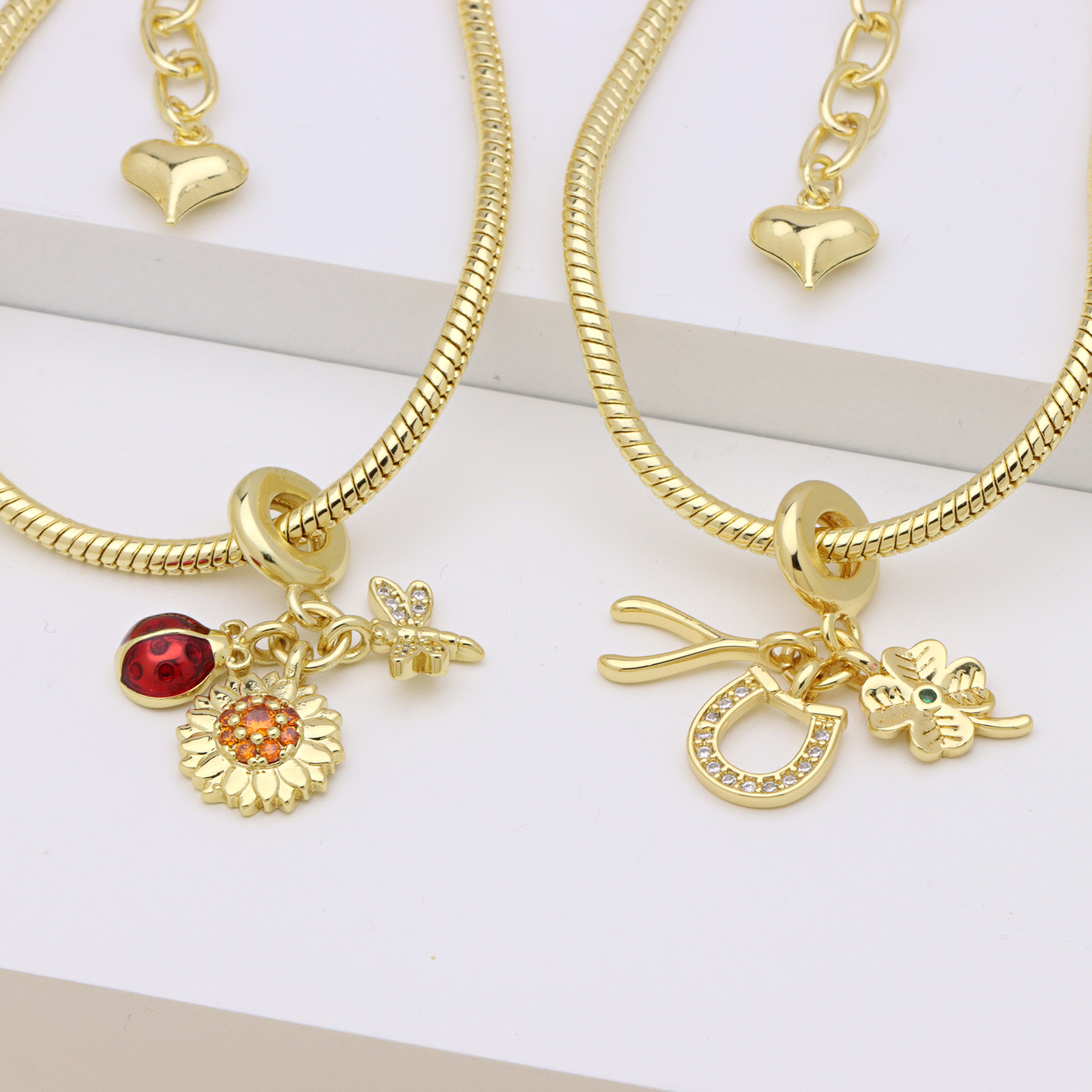 Bracelet pendentif motif libellule coccinelle et fleur en cuivre_voghion.com