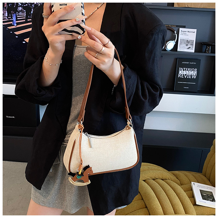 A niche design and fashionable underarm bag for summer 2025, a versatile and high-quality crossbody bag for women's daily commuting undefined