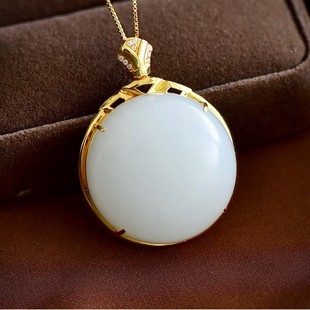 Fubei Diamond Jewelry [18K Gold Inlaid with Natural Hetian Jade Russian White Round Pendant] Overall Size Is about 27*35mm