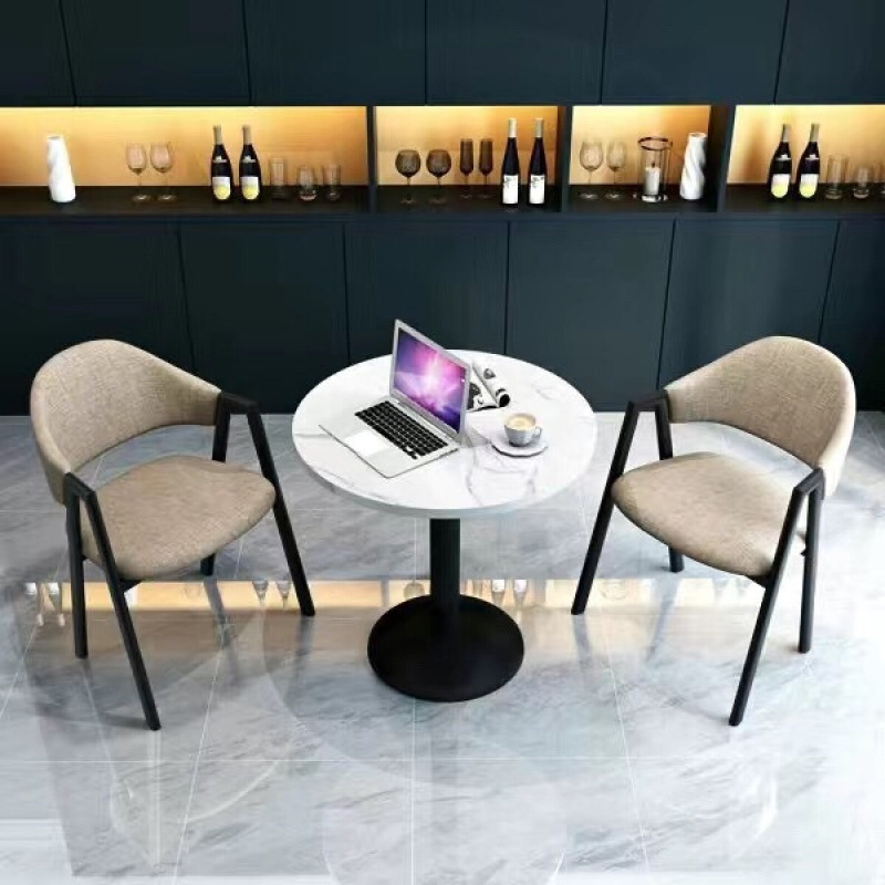 60개 원형 테이블과 의자 2개 카키색