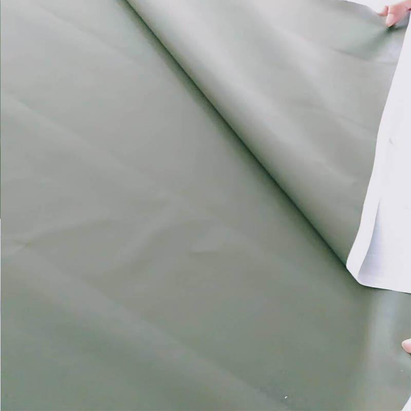 批发高亮TC反光布耐寒服装外套反光布料耐刮银灰色涤棉弹力反光布