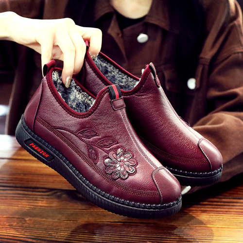 Winter Old Beijing Cotton Shoes for Women with Fleece Warmth, Anti-Slip Soft Sole Shoes for Elderly Grandmothers, Winter Non-Slip Soft Bottom Cotton Shoes for Mothers and Elderly People