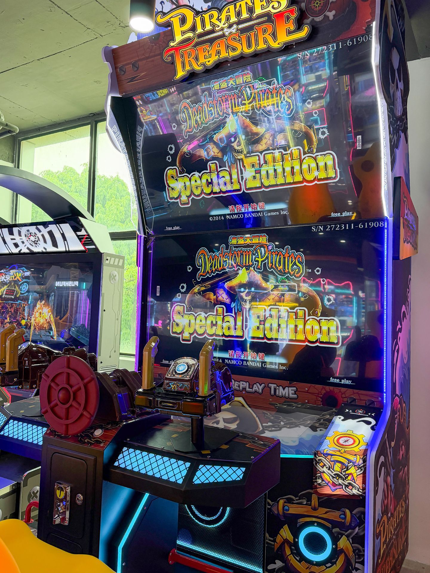 Juegos de pantalla gigante de entretenimiento comercial láser simulador de juegos de disparos de doble jugador fuente de equipos de entretenimiento fabricante de escaneo de código