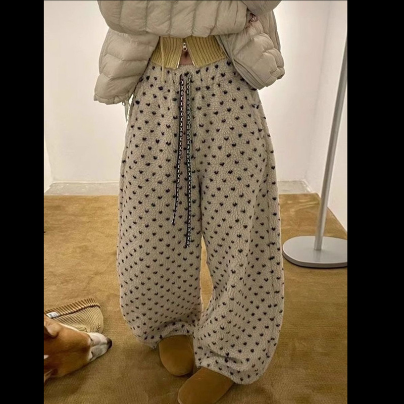 Korean-Style Retro Fleece Heart-Pattern Casual Wide-Leg Pants for Women, Loose and Relaxed Fit, Fleece-Lined High-Waisted Straight Sweatpants Korean-Style Retro Fleece Heart-Pattern Casual Wide-Leg Pants for Women, Loose and Relaxed Fit, Fleece-Lined High-Waisted Straight Sweatpants