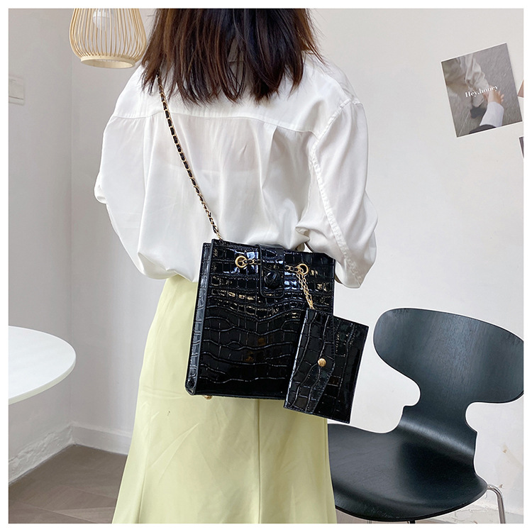 Mode Steinmuster Schnalle One-shoulder Messenger Chain Tote Bag display picture 2