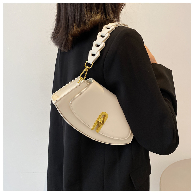 Medium Pu Leather Square Bag Fan -shaped Fashion Handbag display picture 10