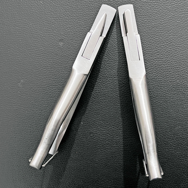 En caja de acero inoxidable abrazadera de oreja en forma de U abrazadera de oreja antiepidémica abrazadera de oreja de cerdo salida de oreja de cerdo abrazadera de oreja en forma de V