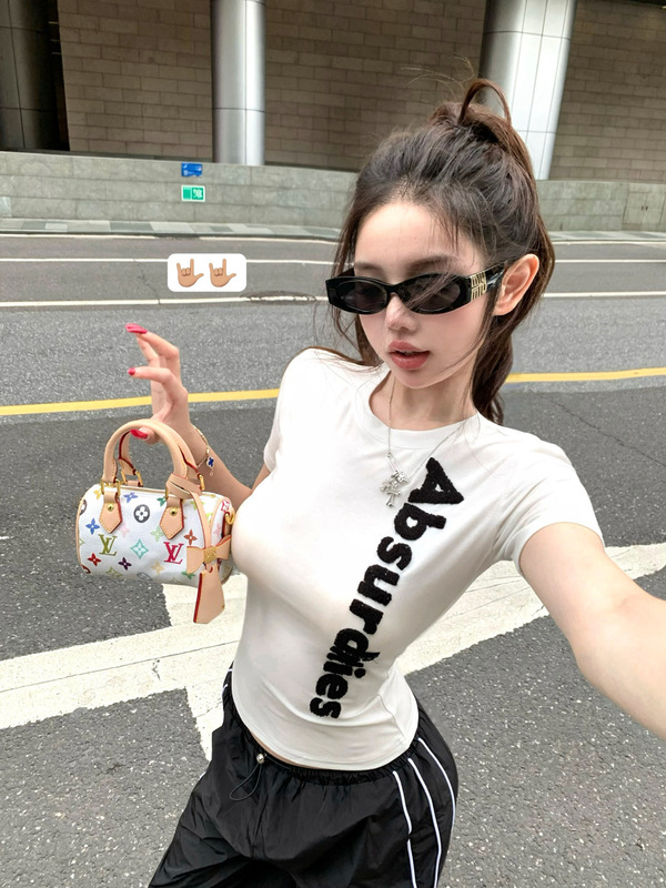 ホットガールホワイトショルダー半袖Tシャツレディースサマーデザインレターショートスタイル超見栄えの良いユニークで美しいサマートップ|undefined