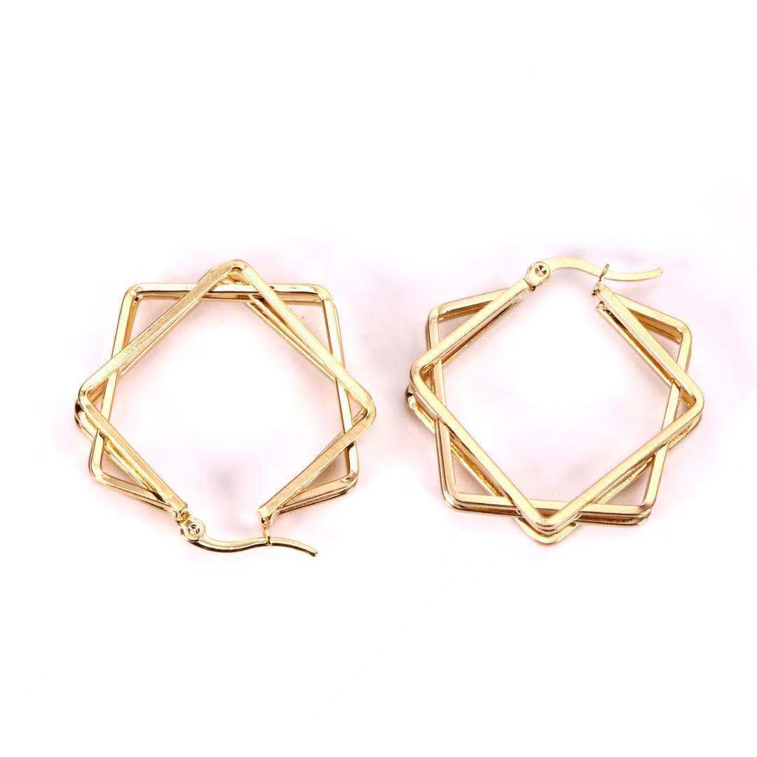 1 Pair Fashion C Shape Solid Color Plating Titanium Steel Ear Studs display picture 5