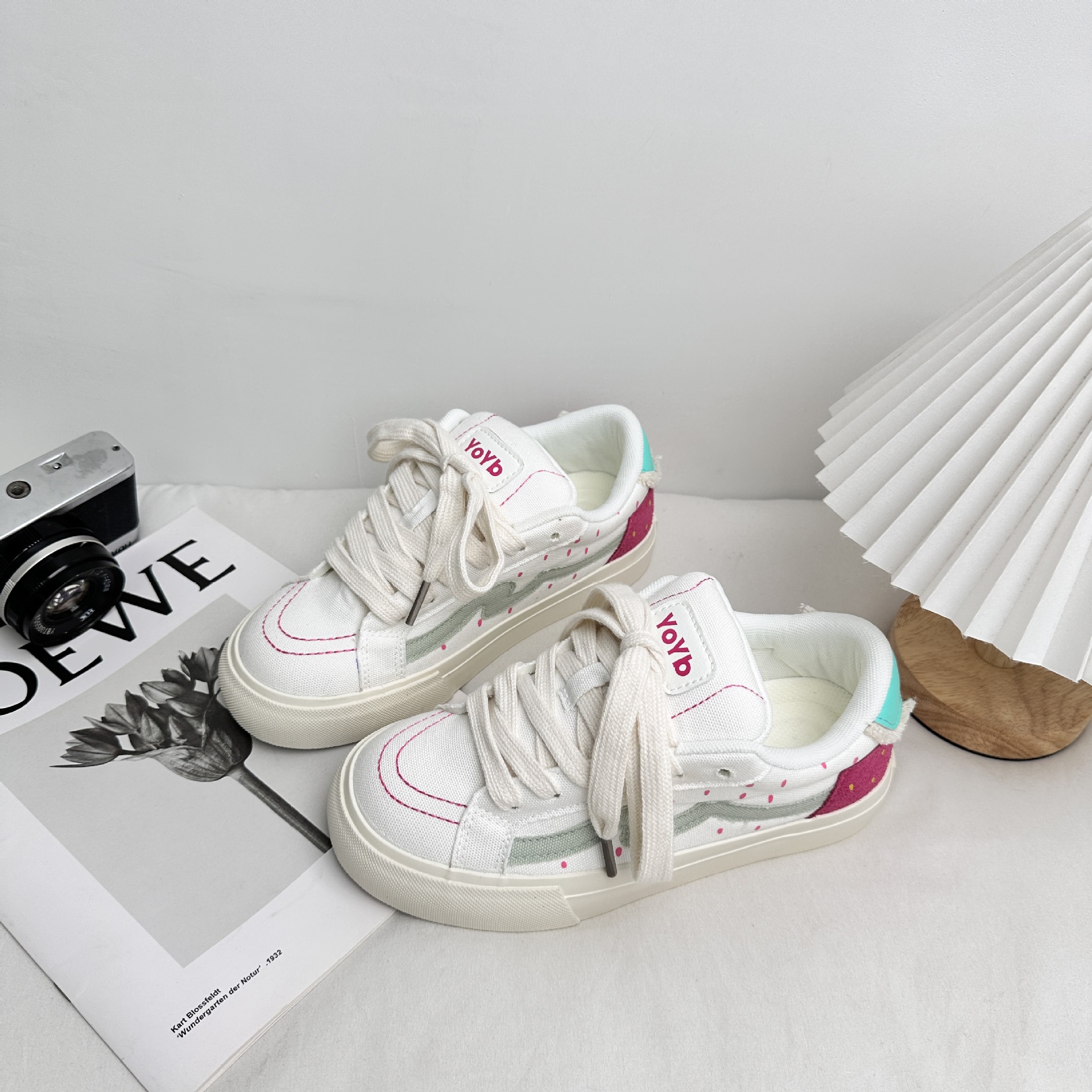 Yuanbo 2025 primavera todo-fósforo zapatillas de deporte para estudiantes, zapatos de lona deportivos casuales, zapatos de lona a juego de colores coreanos, en nombre del cabello