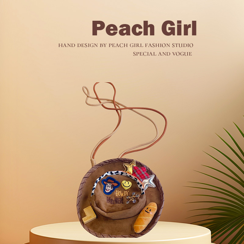 Peach Girl可爱胡迪帽斜挎包刺绣玩偶复古西部风小圆包HD3330A05