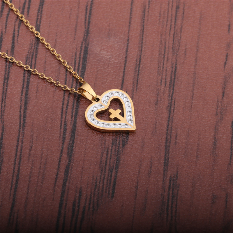 Simple Heart Zircon Pendant Necklace display picture 6