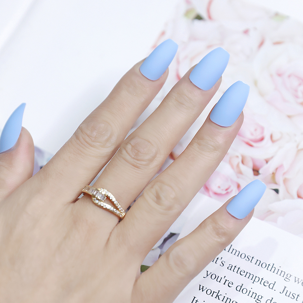 Use uñas 2022 verano nuevo parche de uñas pieza de belleza de uñas de alto grado en línea popular producto terminado longitud media corta