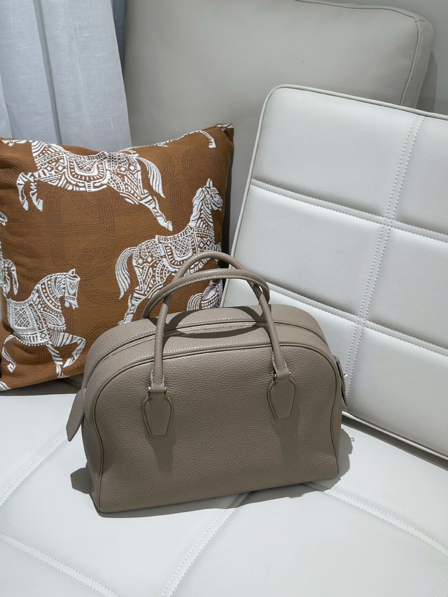 ボーリング大容量レトロボストンバッグ女性のトップ層は鹿牛革の高級感に似せてブリーフケースを手に入れます。