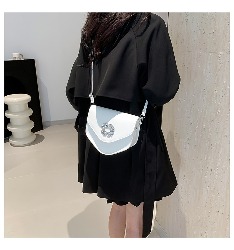 Borsa a tracolla singola con tracolla a triangolo alla moda alla moda 2024, nuova borsa da donna versatile con diamanti color caramella_voghion.com