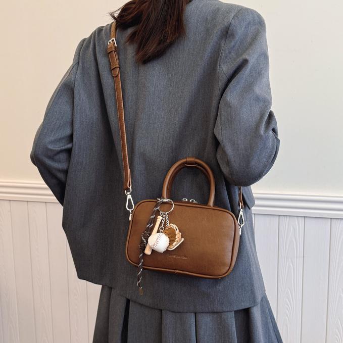 Bolso de bolos retro popular este año 2025 nuevo bolso de mujer transfronterizo nicho universal sensación de alta calidad bolso de hombro