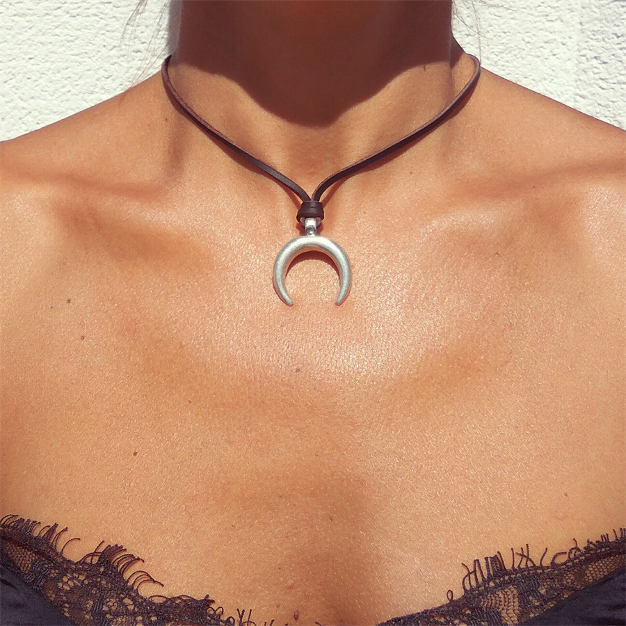 Collana girocollo coreana in velluto con ciondolo in lega_voghion.com