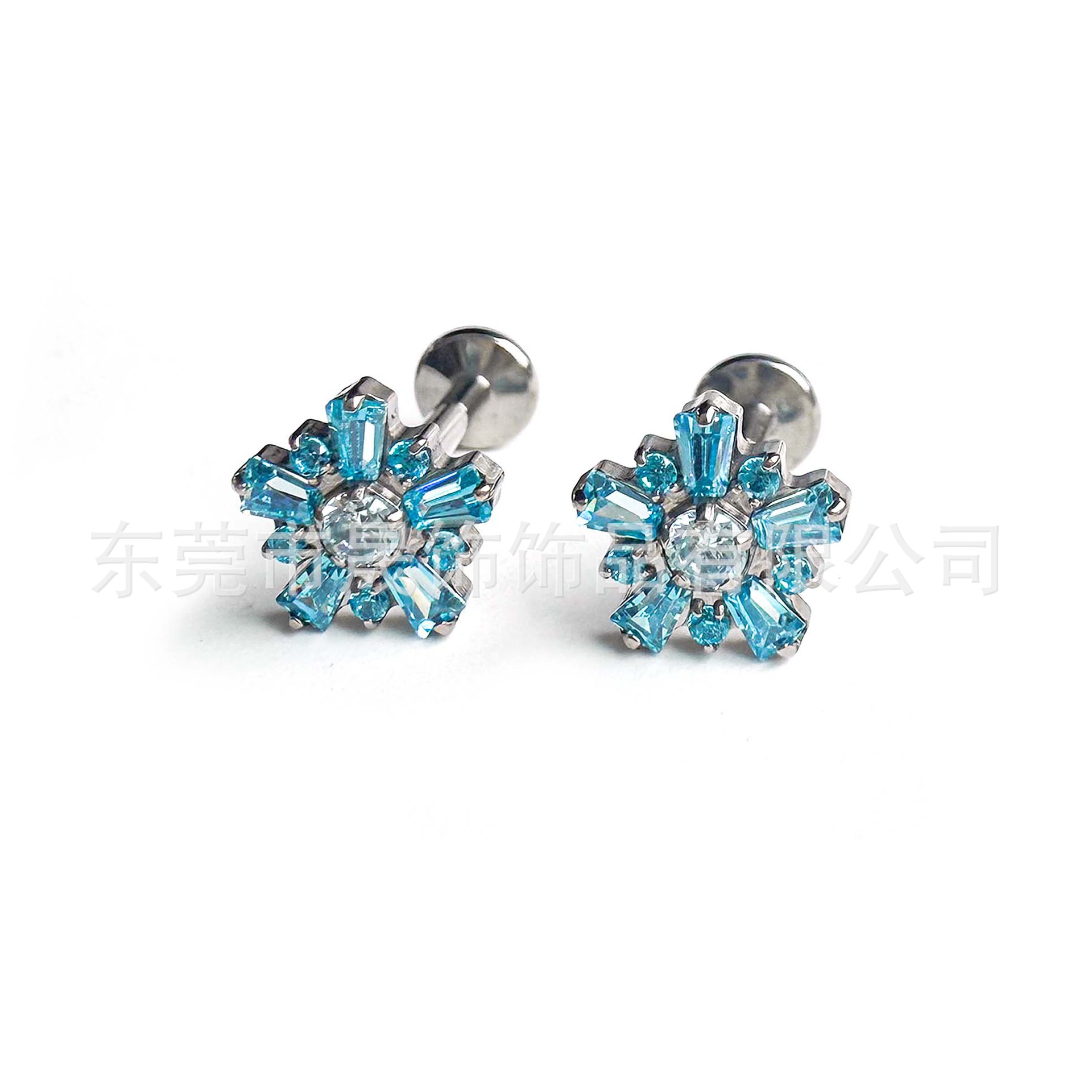 F136 Titanium Ear Stud 渐变雪 Flower 包 Studded Cubic Zirconia Helix Cartilage Stud G23 Implant Grade Titanium Internal Thread Labret Stud Piercing Jewelry