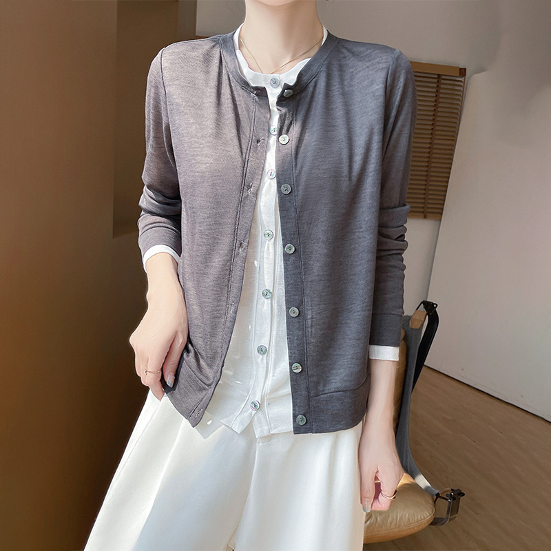 Summer short fashionable thin base body-friendly T-shirt with a…