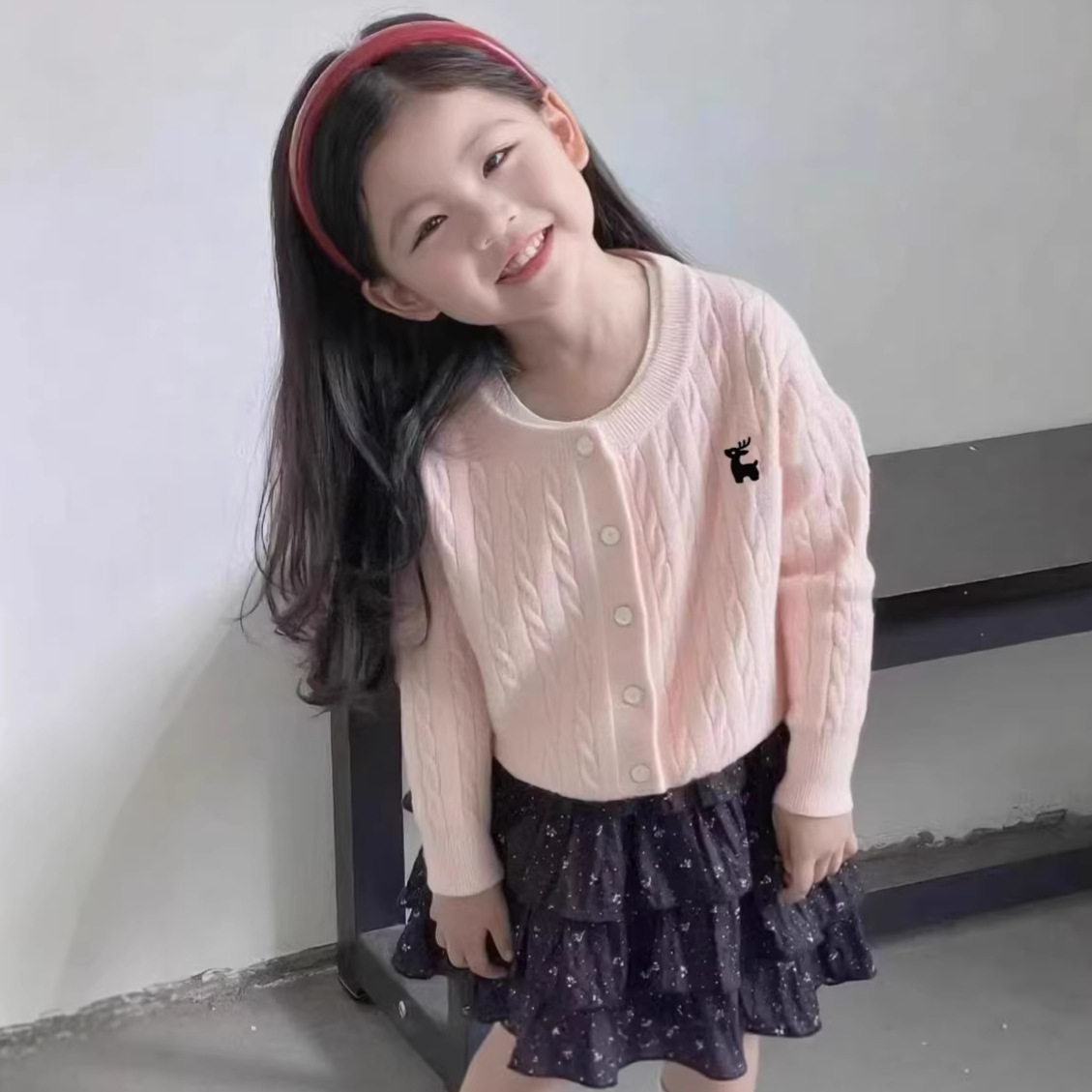 Wholesale girls' sweaters, embroidered cable knit cardigans, children's casual versatile coats, baby children's clothing, round neck