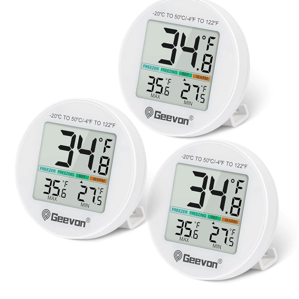 Миниатюрный бытовой электронный термометр, который можно разместить в холодильнике, с датчиком для измерения температуры внутри и снаружи помещений, с крючком и электронным дисплеем.