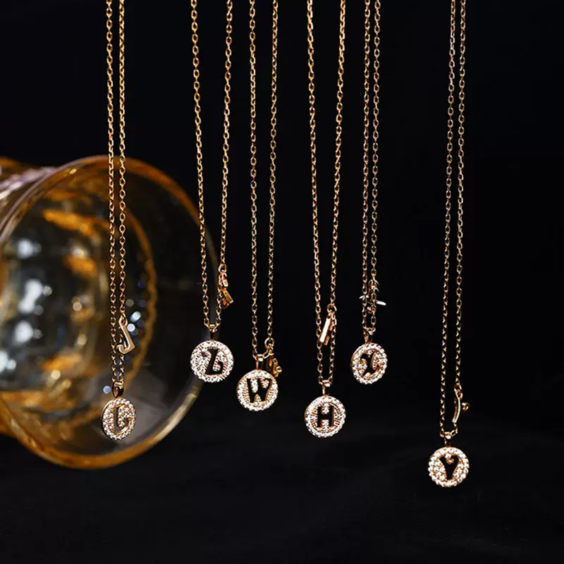 巨丰S925银字母圆牌项链 新款圆片镶钻锁骨链 时尚圆形锆石颈链