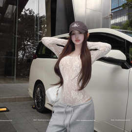 辣妹风白色圆领长袖蕾丝衫女冬季修身收腰打底衫纯欲内搭连体上衣