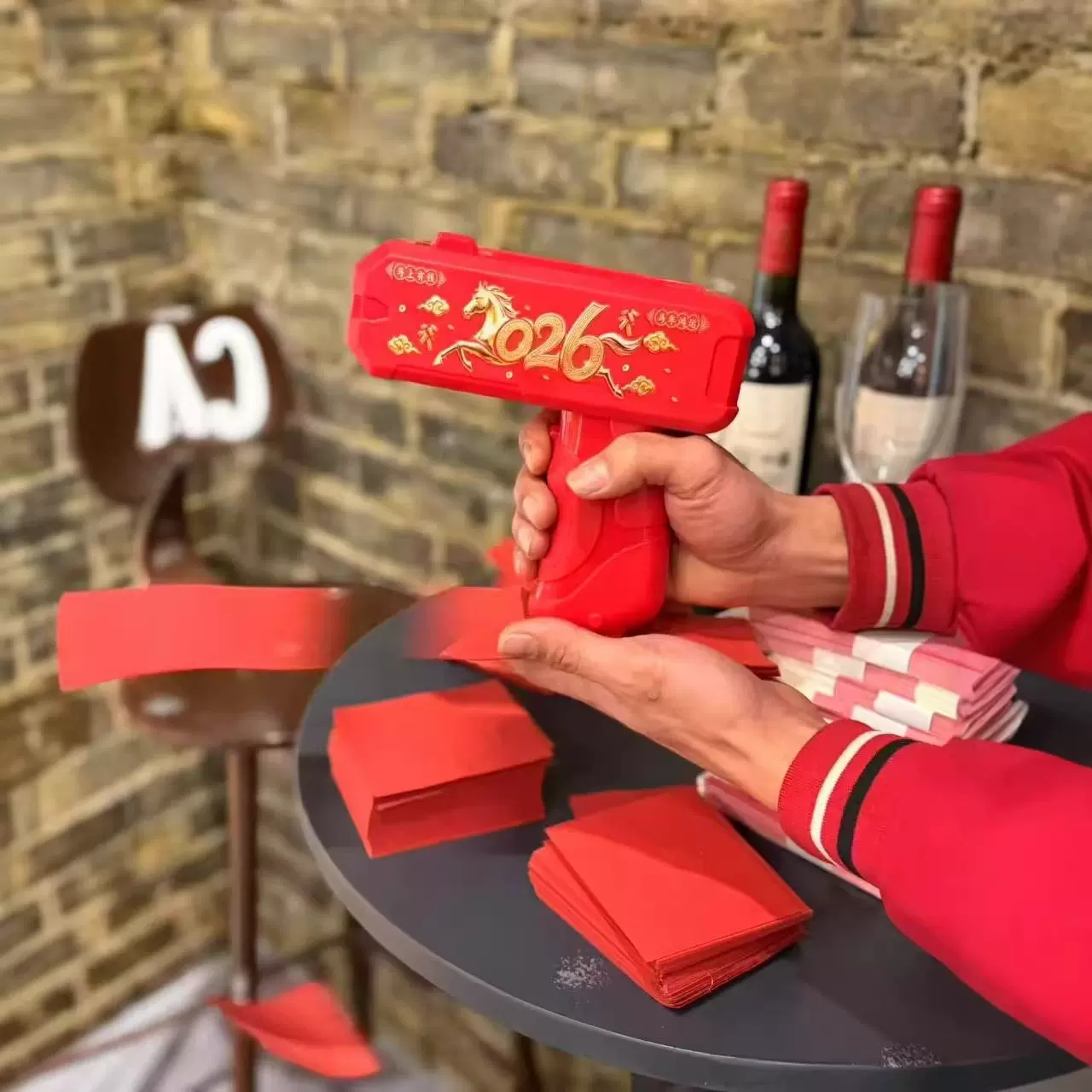 2026马上发财电动喷钱枪不卡钞远射程连发喷射金钞枪创意游戏道具