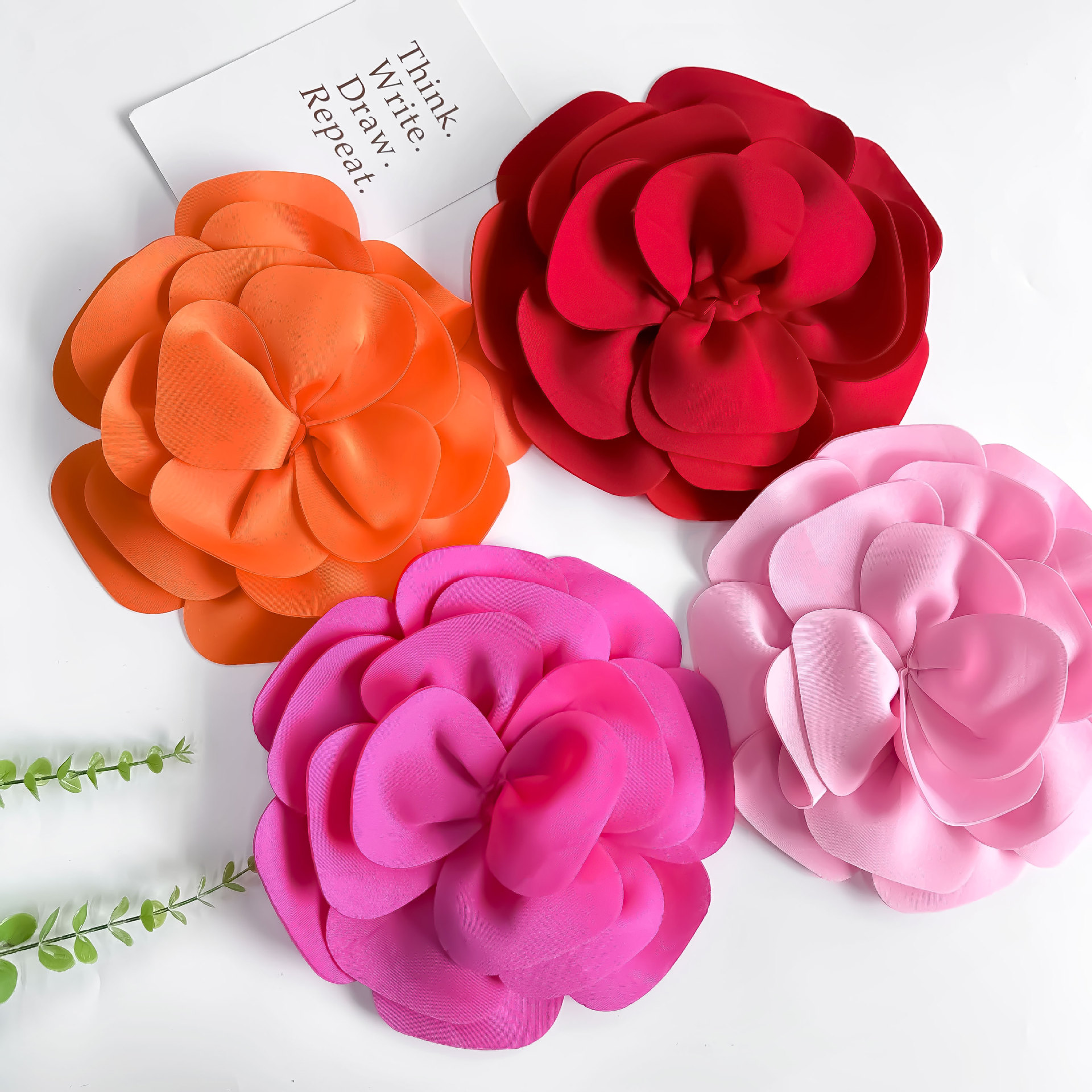 Nuevo corsage de flores tridimensional versátil en tela, accesorios para vestidos de novia, disfraces de espectáculo, trajes de baile y decoraciones cosidas a mano.