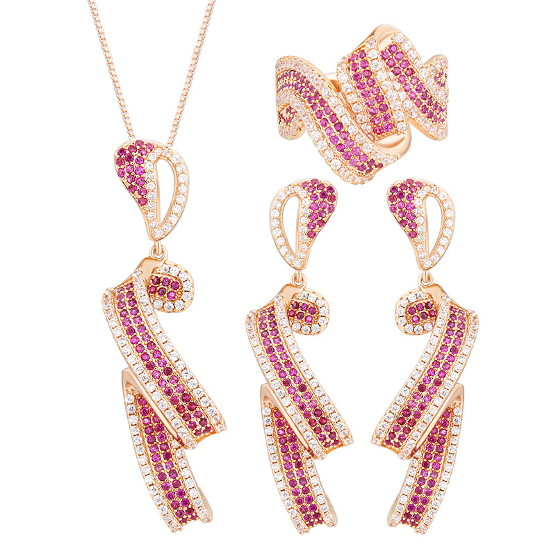 2025 nuevo estilo Zhuangsheng joyería fondo de cobre chapado en oro simulación corindón rojo diseño conjunto de oro rosa al por mayor