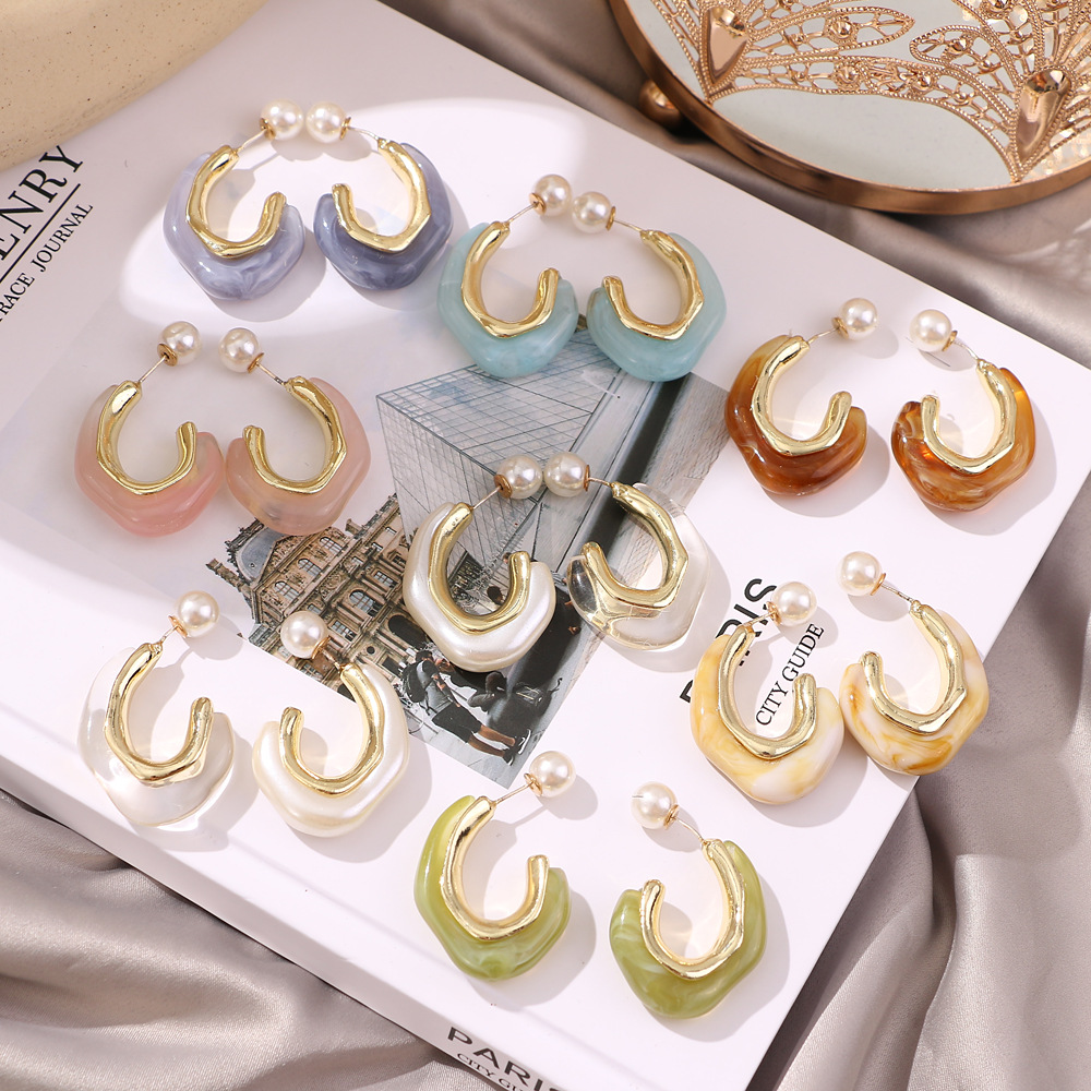 Vintage Style Geometric Alloy Inlay Artificial Pearls Resin Women's Ear Studs display picture 2