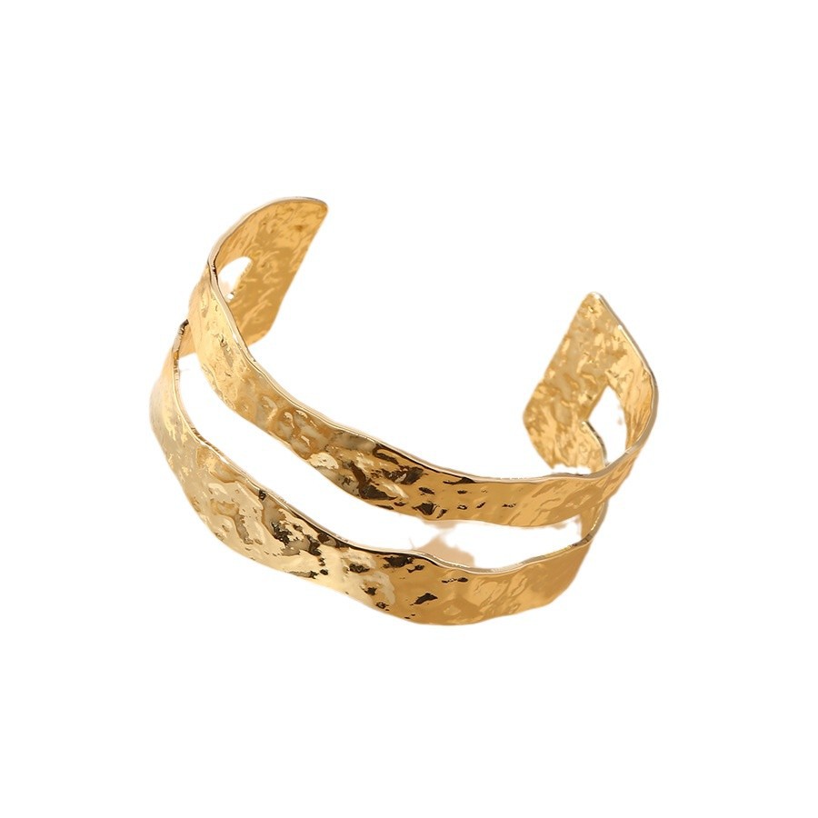 Ventas transfronterizas irregulares de alta calidad, diseño de personalidad hueco de cobre, brazalete de mujer simple y versátil