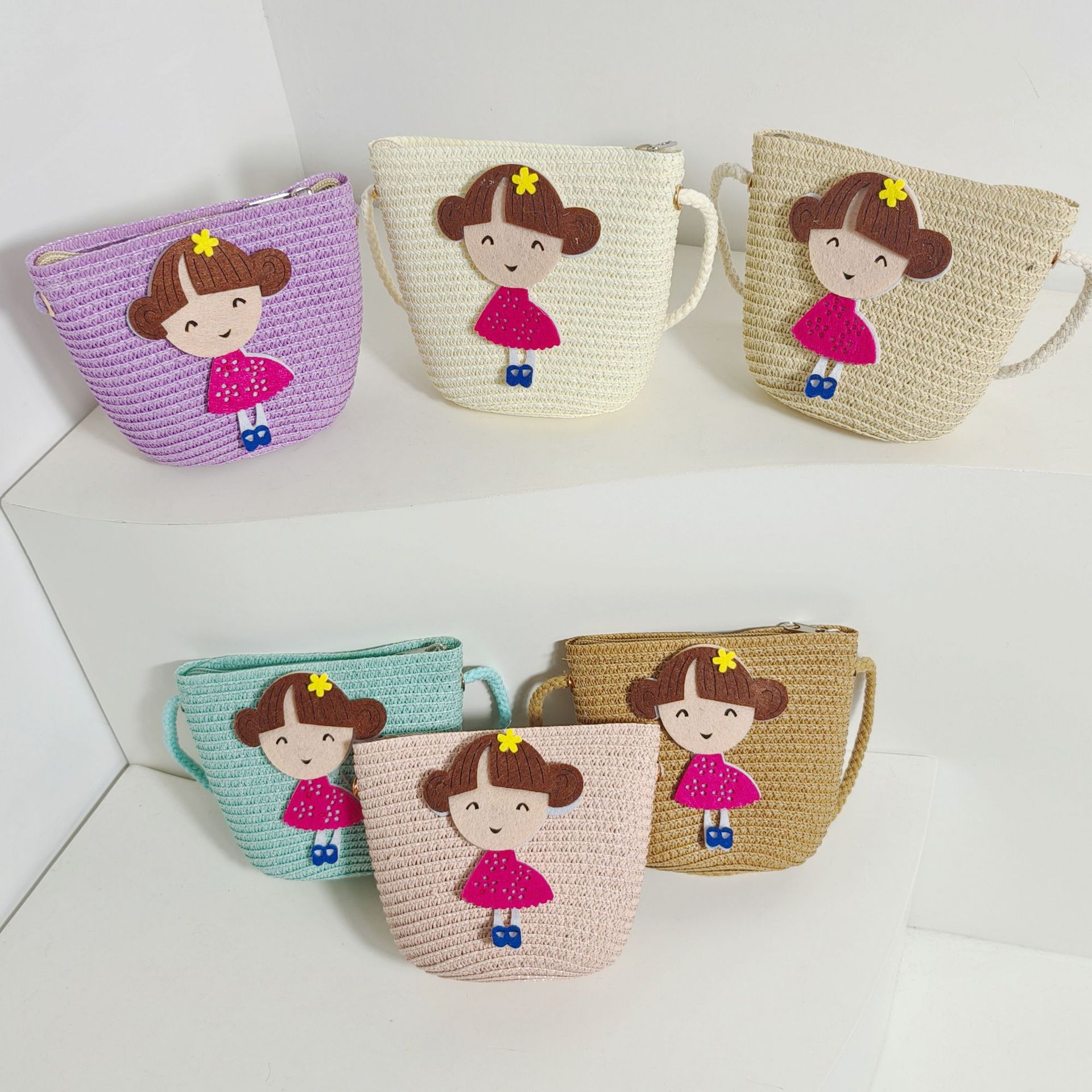 Mini crossbody bag for kids, perfect for everyday wear, a straw-woven style bag for little girls, a small coin purse for going out.