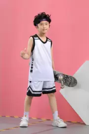 足球服;运动T恤;运动裤