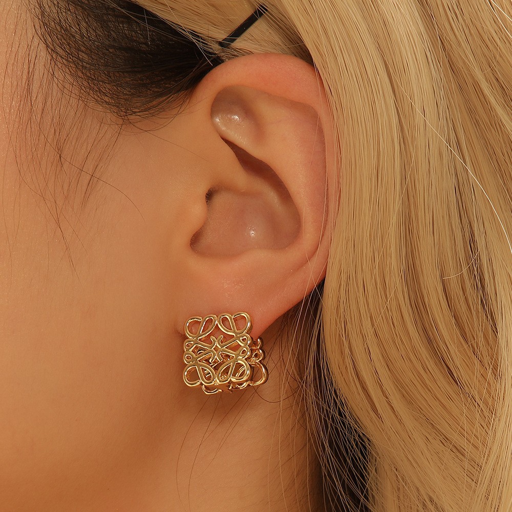 Labret piercing jewelry detail image