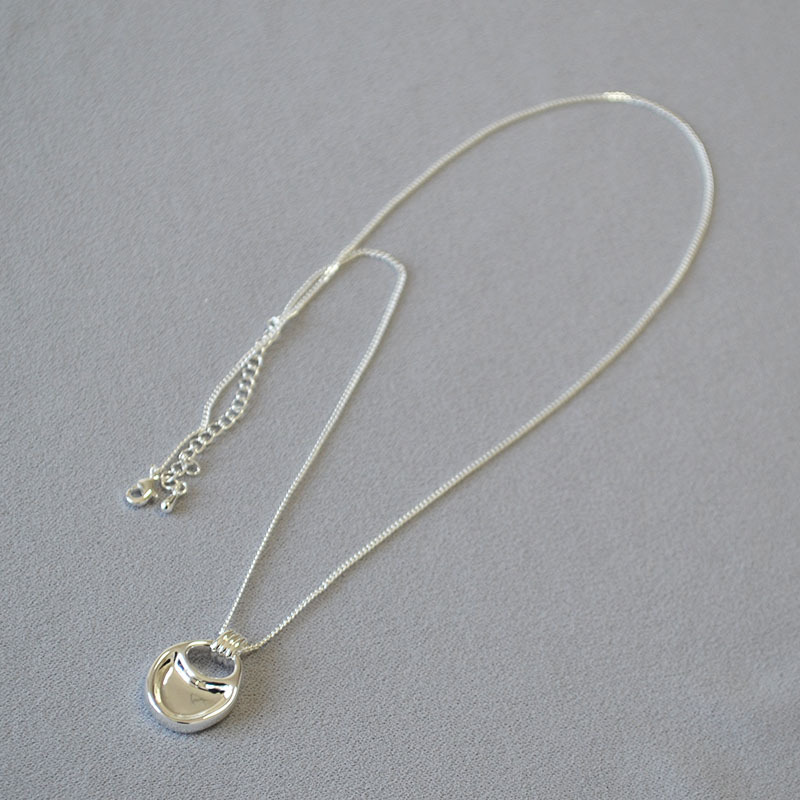 Long Sweater Chain With Silver Saddle Pendant For Women_voghion.com
