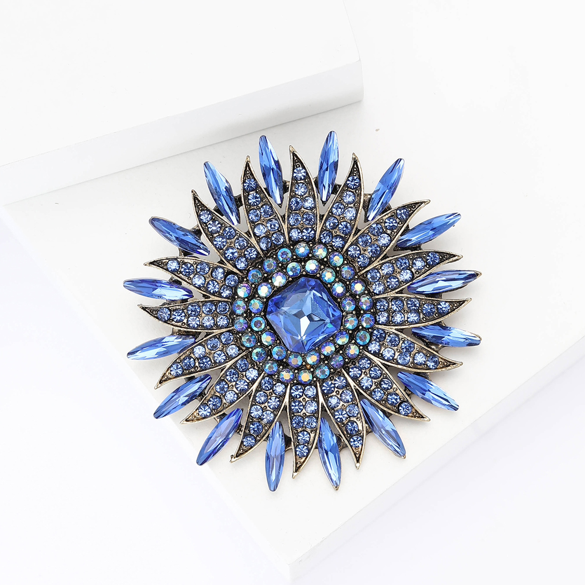 Alloy, Rhinestone Material Flower Pattern Vintage Style Pin Flower Alloy Rhinestone Women's Brooches