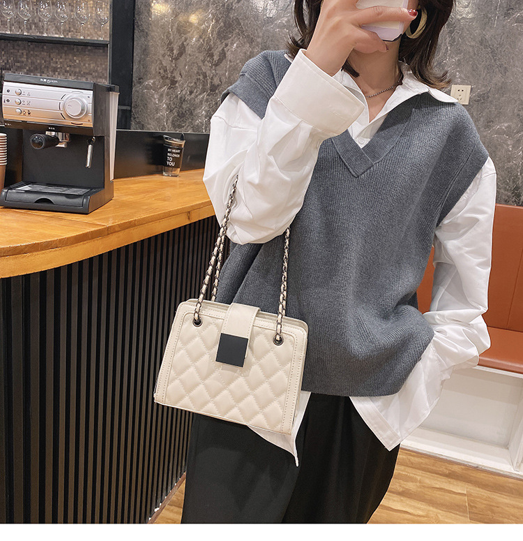 Fashion One-shoulder Messenger Rhombic Small Square Bag display picture 12