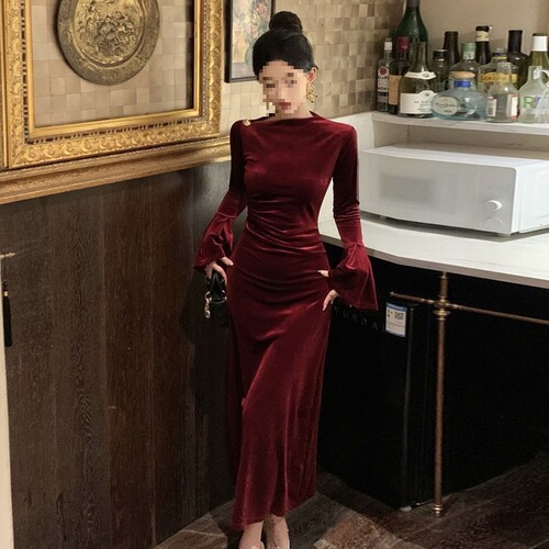 Black design velvet dress for women's autumn and winter new style waist to show slimming base package hip skirt