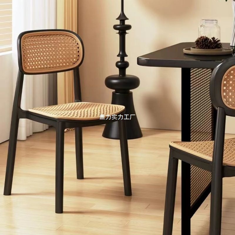 silla de caña silla de comedor medieval nórdica espesa casera de plástico apilando respaldo comercial pequeña casa mesa y silla de ocio