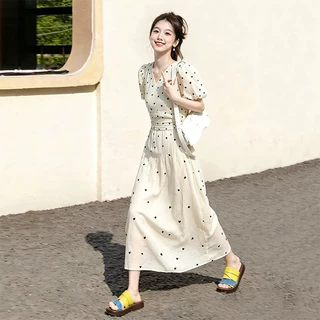 气质杏色波点泡泡袖连衣裙女26夏特别漂亮掐腰小个子巨好看长裙子