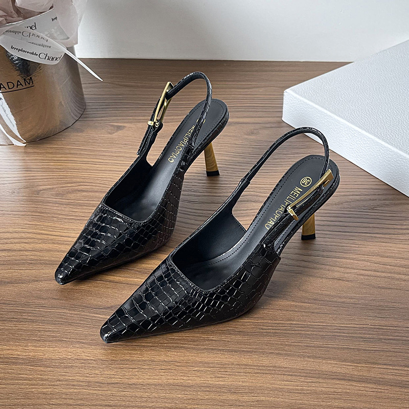 Verano nuevo estilo temperamento puntiagudo rojo vino sandalias de tacón alto moda femenina Baotou sexy charol trasero tacones altos vacíos